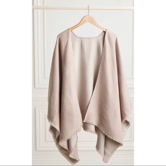❌SOLD❌ Reversible Blanket Poncho in Blush/Grey - Picture 5 of 6
